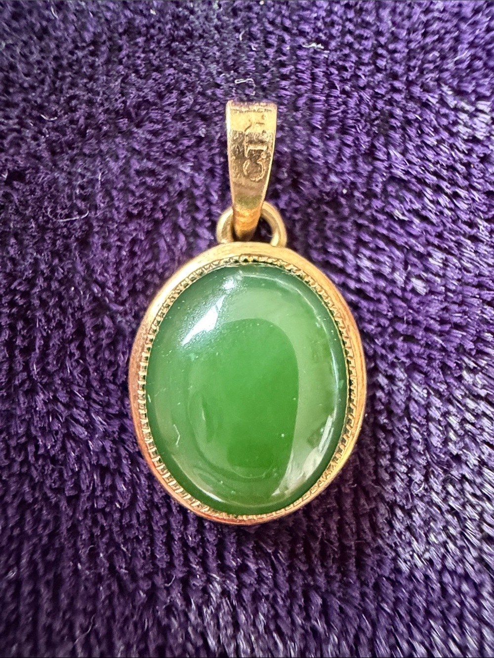 Vintage 14K gold pendant with large green jade gemstone